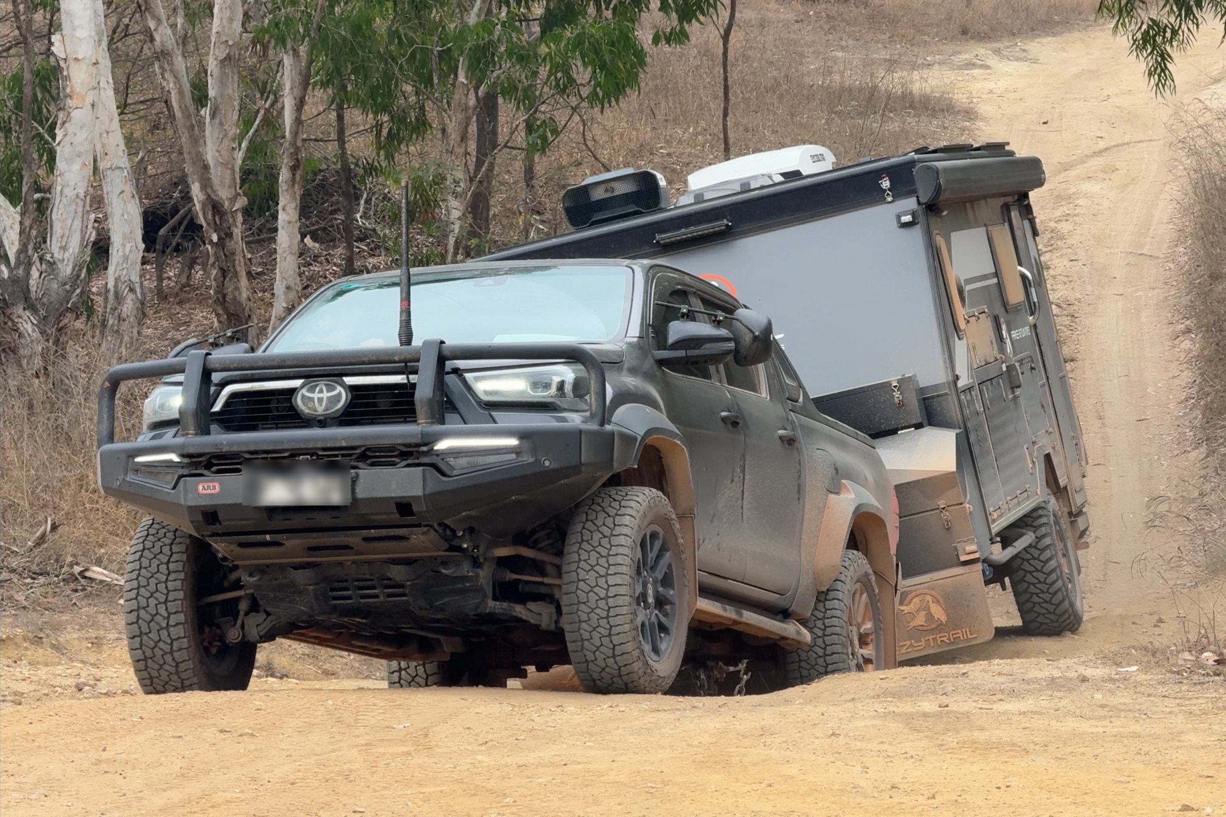 Kaz & Wayne’s Hilux towing their EzyTrail
